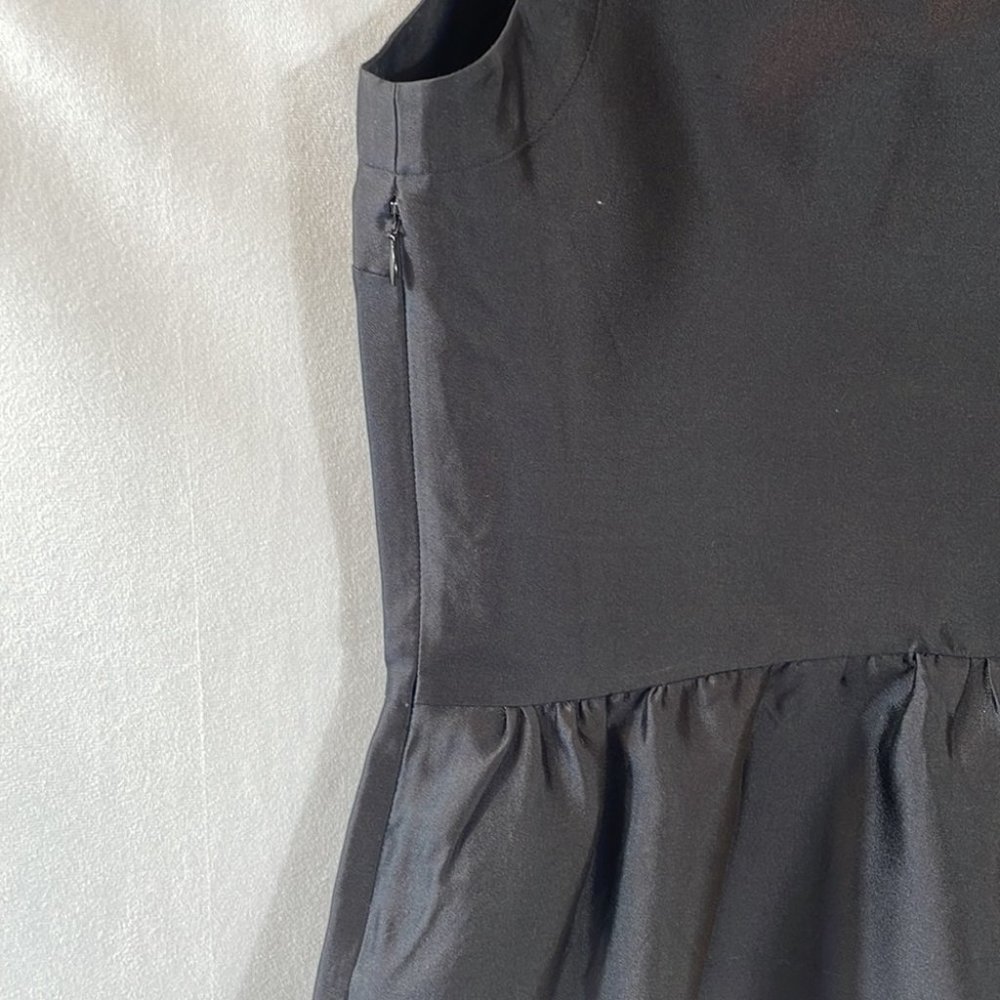 Vineyard Vines Top Size 2 Black with Rhinestone button at back of Neck. Dressy - Picture 4 of 12